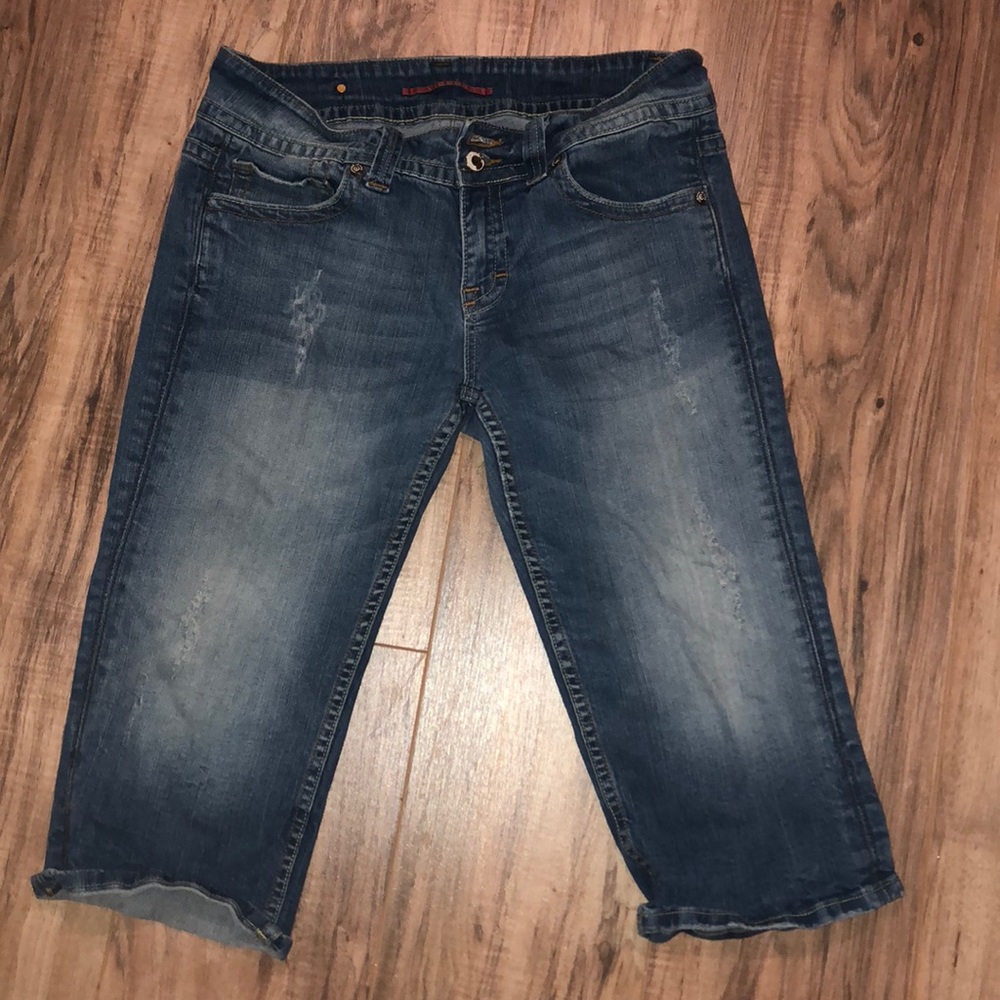 capris
